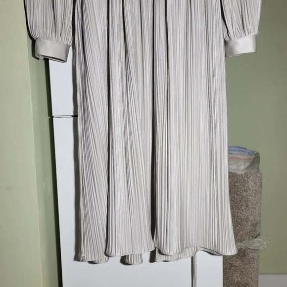 ❤️ 3 for $35 VINTAGE Daniel marshall champagne long sleeve pleat flowy dress S - Picture 3 of 14